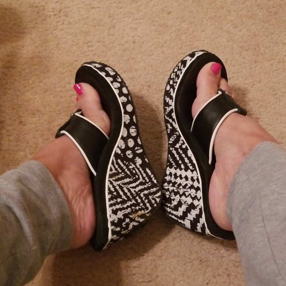 Shoes - Picture 8 of 14